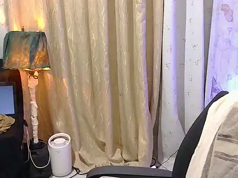 Snapshot of honeyLushess chatting on 12, 11, 2025 honeyLushess online show from 12, 11, 2025