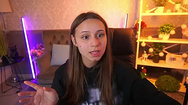 Snapshot of AnnaPearl chatting on 4, 10, 2025 AnnaPearl online show from 4, 10, 2025