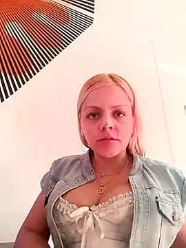 Snapshot of Alanna_Grays chatting on 1, 12, 2025 Alanna Grays online show from 1, 12, 2025