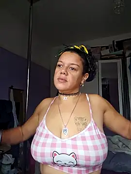 Snapshot of GoddessChantelle chatting on 13, 10, 2025 GoddessChantelle online show from 13, 10, 2025