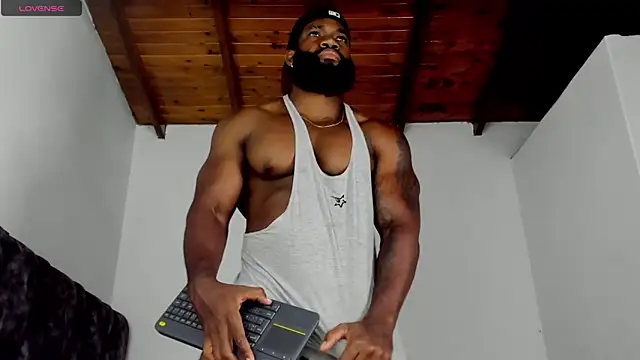 Snapshot of james_musclebbc chatting on 25, 4, 2026 james musclebbc online show from 25, 4, 2026