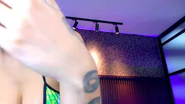 AshleyBaker1 online show from 5, 11, 2025