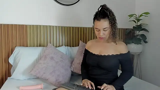 angie leonn online show from 15, 10, 2025