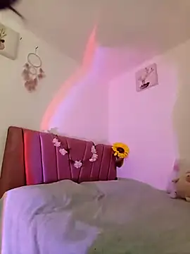 Liahdiaz  online show from 9, 9, 2025