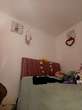 Liahdiaz  online show from 22, 9, 2025