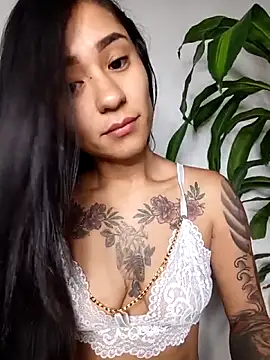 Liahdiaz  online show from 15, 12, 2025