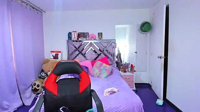 Luna Analya online show from 8, 4, 2026