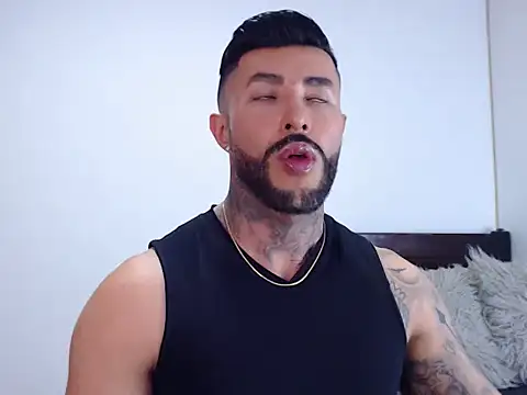 andrea de lucaa online show from 8, 10, 2025