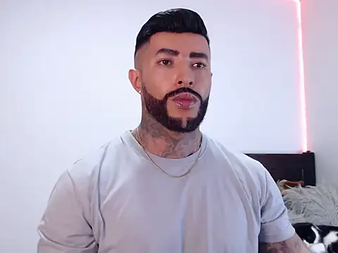 andrea de lucaa online show from 9, 10, 2025