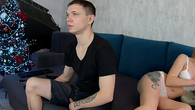 Snapshot of MonikaVAlex chatting on 17, 12, 2025 MonikaVAlex online show from 17, 12, 2025