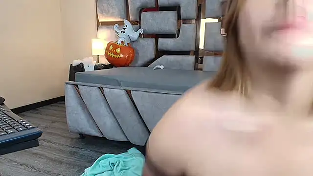 Candy Velvet online show from 4, 11, 2025