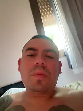 Snapshot of davidxxx099 chatting on 9, 8, 2026 davidxxx099 online show from 9, 8, 2026