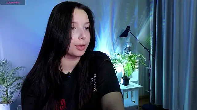 Lucy louras online show from 14, 10, 2025