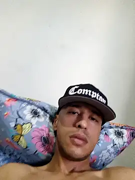 Santi2323xxX online show from 4, 5, 2026