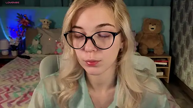 Aurora Bennet online show from 17, 11, 2025