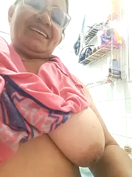 Snapshot of Vickysweeeettt chatting on 6, 8, 2026 Vickysweeeettt online show from 6, 8, 2026