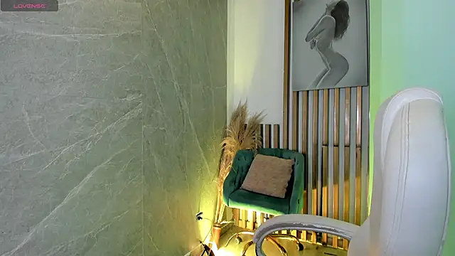 Snapshot of PauliinaBelle_ chatting on 4, 4, 2026 PauliinaBelle online show from 4, 4, 2026