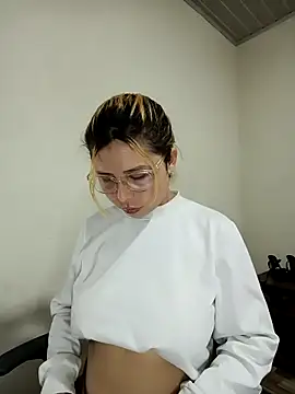 SiennaValera online show from 8, 10, 2025