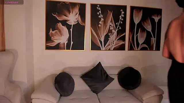 LeahNovac online show from 25, 9, 2025