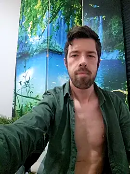 Snapshot of welcome-to-the-jungle chatting on 23, 10, 2025 welcome-to-the-jungle online show from 23, 10, 2025