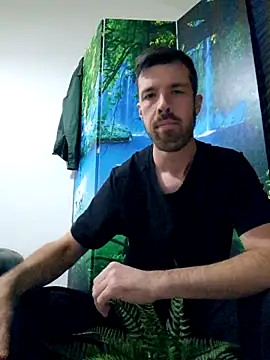 Snapshot of welcome-to-the-jungle chatting on 27, 10, 2025 welcome-to-the-jungle online show from 27, 10, 2025