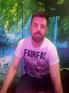 Snapshot of welcome-to-the-jungle chatting on 8, 5, 2026 welcome-to-the-jungle online show from 8, 5, 2026