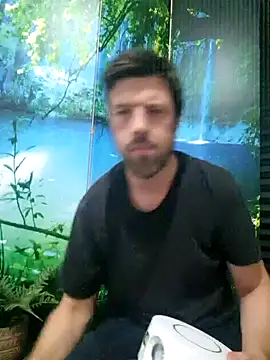 Snapshot of welcome-to-the-jungle chatting on 7, 7, 2026 welcome-to-the-jungle online show from 7, 7, 2026