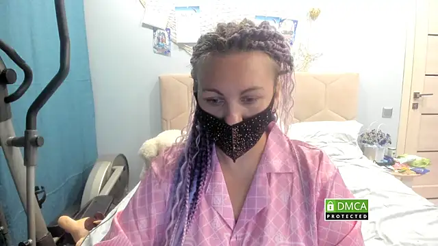 Snapshot of EmilyMali chatting on 14, 10, 2025 EmilyMali online show from 14, 10, 2025