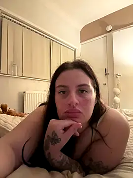 Snapshot of Victoriasteel chatting on 4, 11, 2025 Victoriasteel online show from 4, 11, 2025