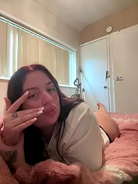 Snapshot of Victoriasteel chatting on 12, 11, 2025 Victoriasteel online show from 12, 11, 2025