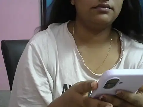 Queenxxx98 online show from 22, 10, 2025