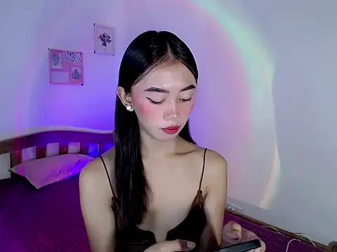 lovely kiannaHugecock online show from 11, 4, 2026