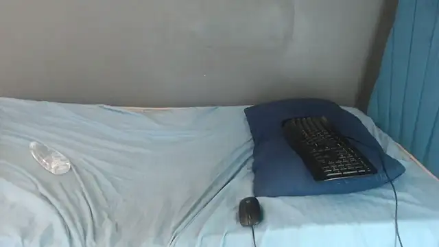 Snapshot of LILLYSLUT chatting on 21, 10, 2025 LILLYSLUT online show from 21, 10, 2025