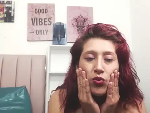 Snapshot of Chloe_Wiild chatting on 4, 10, 2025 Chloe Wiild online show from 4, 10, 2025
