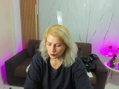 Juanitarubia online show from 22, 11, 2025