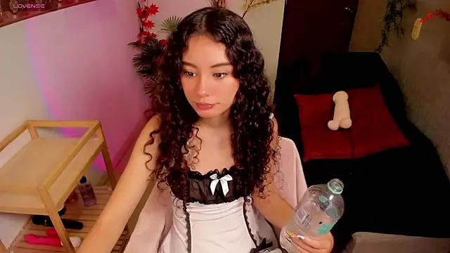 Snapshot of Krysten_Riter chatting on 18, 7, 2026 Krysten Riter online show from 18, 7, 2026
