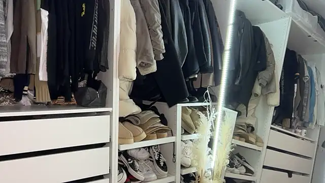 KayleeBella online show from 11, 11, 2025