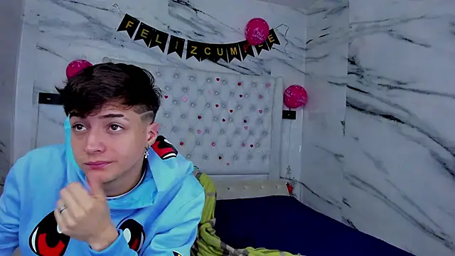 Ari and Storm online show from 8, 3, 2026