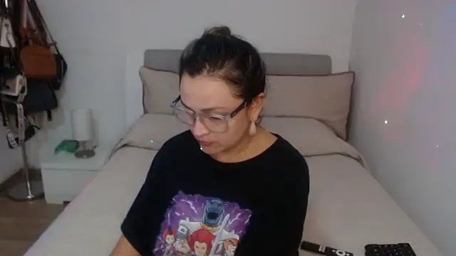 Snapshot of sophie_lopez1 chatting on 21, 6, 2026 sophie lopez1 online show from 21, 6, 2026