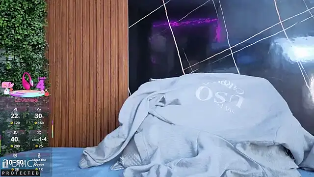 Kiara Zahiri   online show from 20, 10, 2025