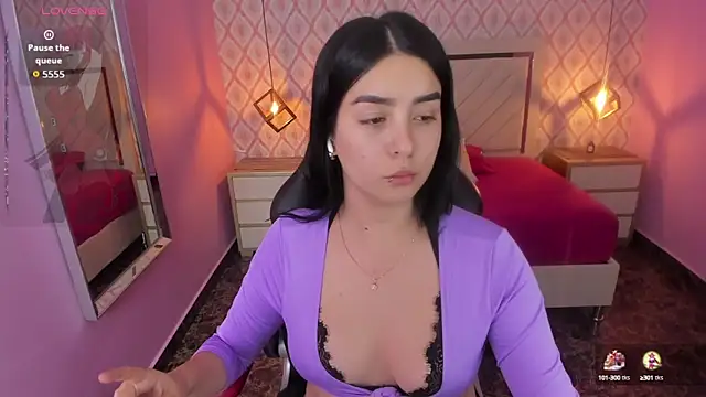 CHRISTY TEIGEN4 online show from 15, 10, 2025