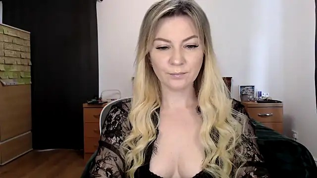 Snapshot of ParadiseAlina chatting on 15, 9, 2025 ParadiseAlina online show from 15, 9, 2025