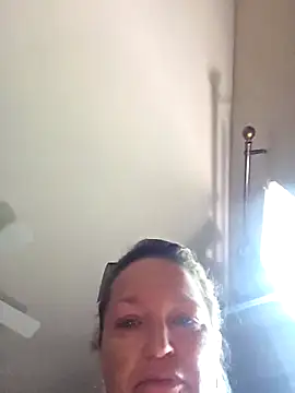 Snapshot of Calimarina chatting on 5, 11, 2025 Calimarina online show from 5, 11, 2025