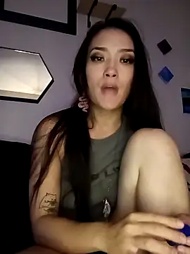 Snapshot of MissMia19 chatting on 4, 10, 2025 MissMia19 online show from 4, 10, 2025