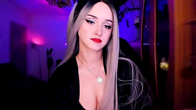 Snapshot of MistressJolie chatting on 9, 1, 2025 MistressJolie online show from 9, 1, 2025