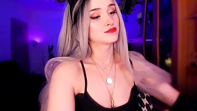 Snapshot of MistressJolie chatting on 31, 1, 2025 MistressJolie online show from 31, 1, 2025