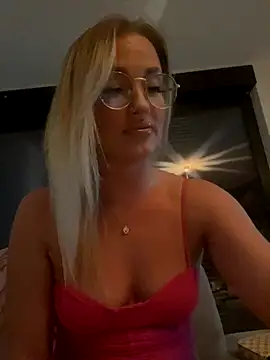 PinkiePlgirl online show from 23, 9, 2025