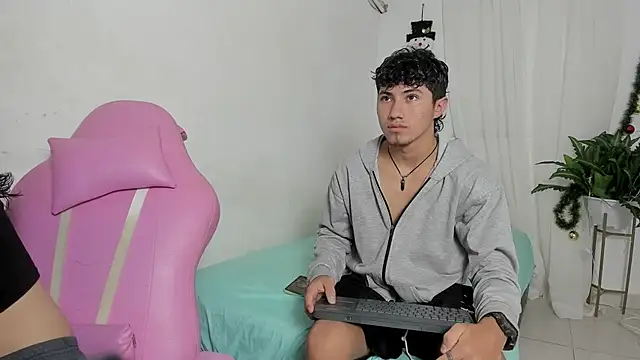 Laura and Kevin online show from 21, 12, 2025