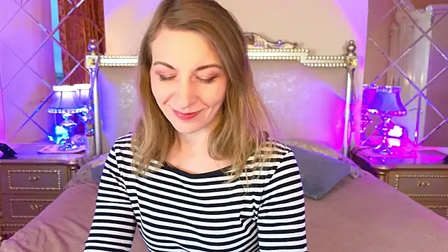 Katherine Loveau online show from 25, 11, 2025