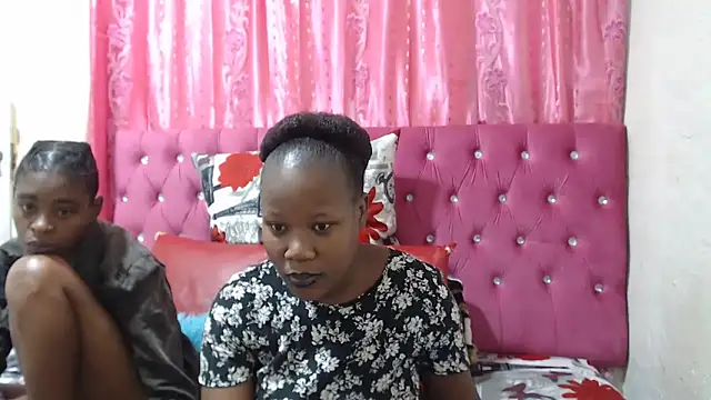 CuteDarkChoc online show from 4, 11, 2025